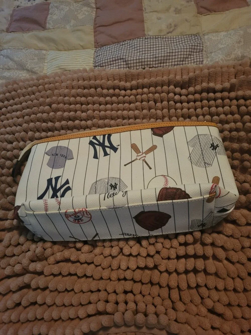 Dooney & Bourke  Cosmetics Case